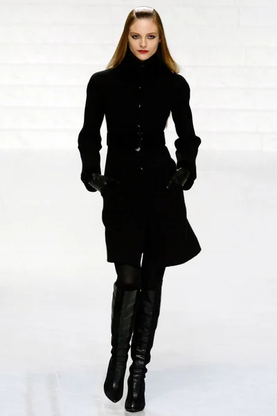 Look 16